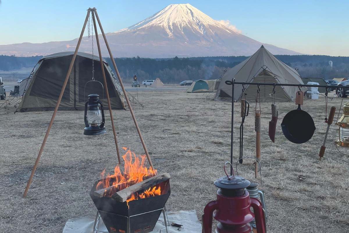 冬キャンプの焚き火